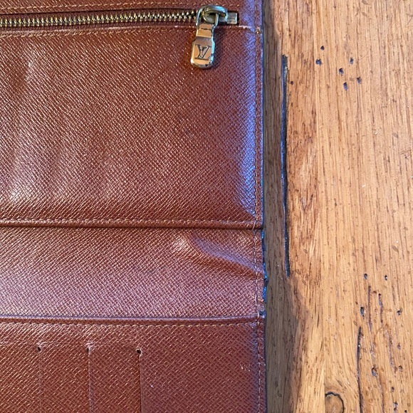 Louis Vuitton Long Passport Wallet - Picture 12 of 16